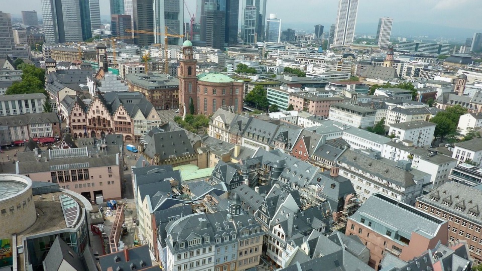 Frankfurt nad Menem. Fot. pixabay.com / moritz320 (CC0 domena publiczna)