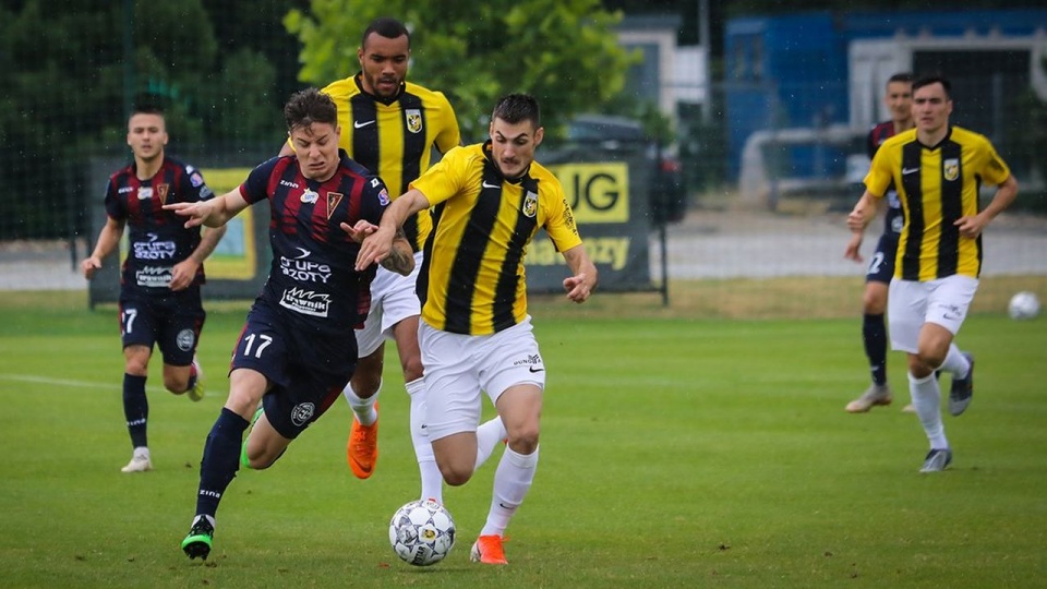 Szczecinianie pokonali Vitesse Arnhem 2:1 w towarzyskim meczu rozegranym w Opalenicy. Fot. twitter.com/PogonSzczecin
