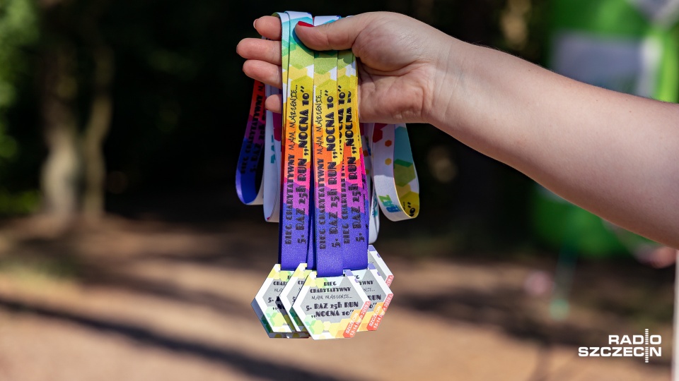 Pętla liczy 1,7 kilometra, ale każdy musi przebiec minimum 5. Im większy dystans uda się pokonać tym więcej pieniędzy trafi do Fundacji Mam Marzenie. Fot. Robert Stachnik [Radio Szczecin]