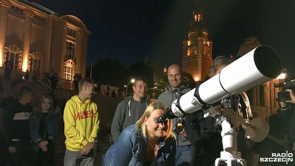 Obserwacje z teleskopami zorganizowało w Szczecinie Polskie Towarzystwo Miłośników Astronomii. Fot. Anna Łukaszek [Radio Szczecin]