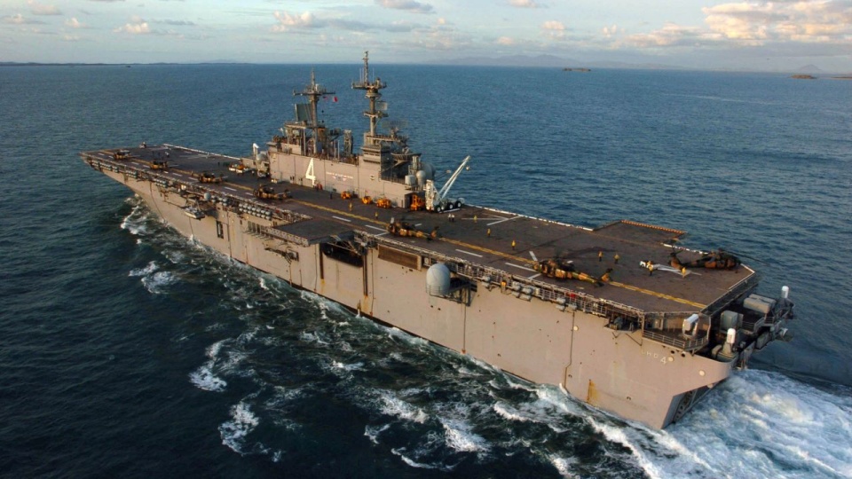 Jednostka USS Boxer (LHD-4). źródło: wikipedia.org/wiki/USS_Boxer_(LHD-4).