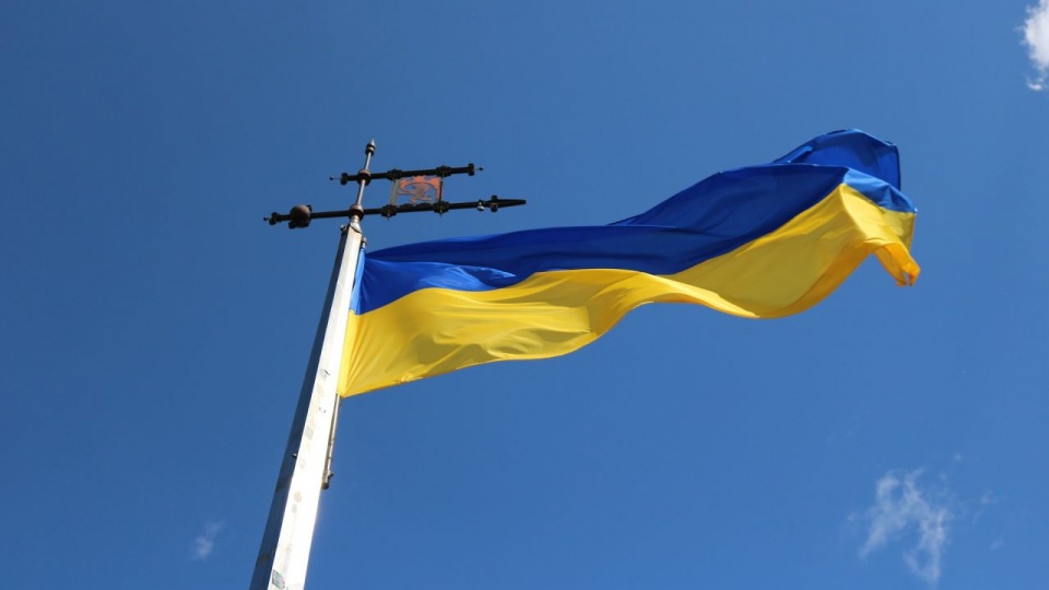 źródło: pixabay.com/pl/photos/flaga-ukraina-niebo-3586425.