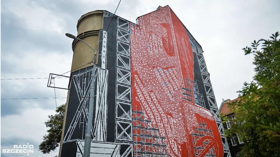 Mural, który powstawał tydzień można oglądać przy ulicy Chmielewskiego 8. Fot. Łukasz Szełemej [Radio Szczecin]