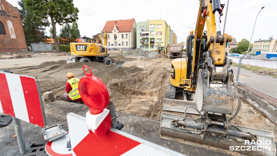 Szczątki ludzkie odnaleziono na placu budowy nowej pętli autobusowej w Policach. Fot. Robert Stachnik [Radio Szczecin]
