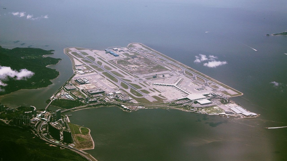 Port lotniczy Hongkong. Fot. www.wikipedia.org / Wylkie Chan