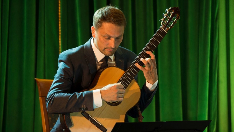 Grzegorz Szymiec (gitara) na XV Międzynarodowym Festiwalu Sacrum Non Profanum. Fot. Jan Olczak
