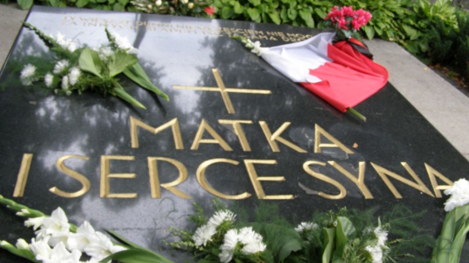 Na wileńskiej Rossie, przy mauzoleum, w którym spoczywa matka i serce marszałka Józefa Piłsudskiego, odbyły się obchody Święta Wojska Polskiego. Fot. pl.wikipedia.org/wiki/Albertus teolog