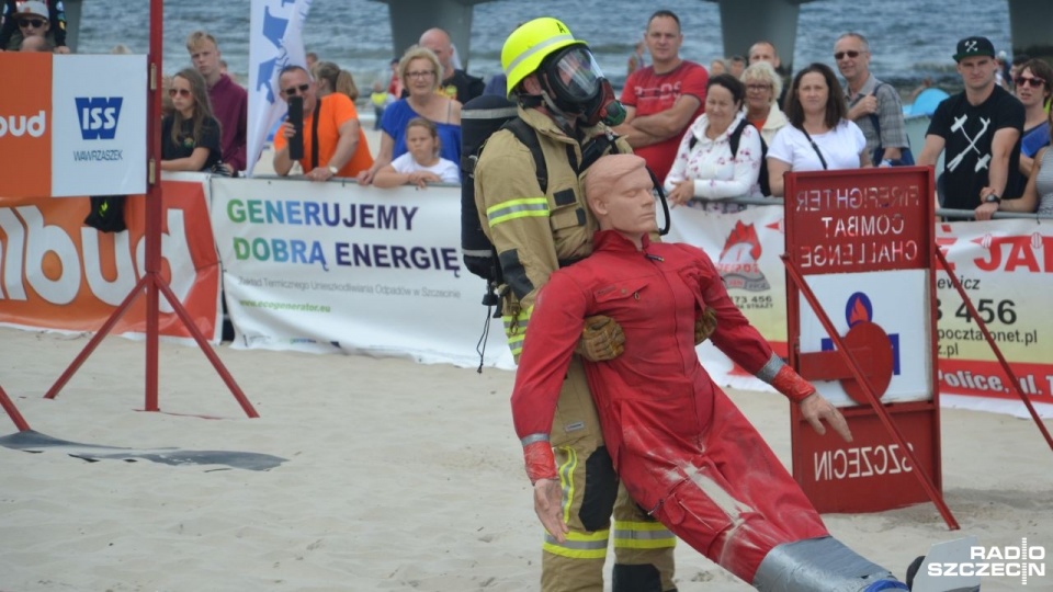 130 strażaków z sześciu krajów przyjechało do Kołobrzegu, by wziąć udział w zawodach Toughest Firefighter Challeng, czyli ekstremalnej rywalizacji pożarniczej. Fot. Przemysław Polanin [Radio Szczecin]
