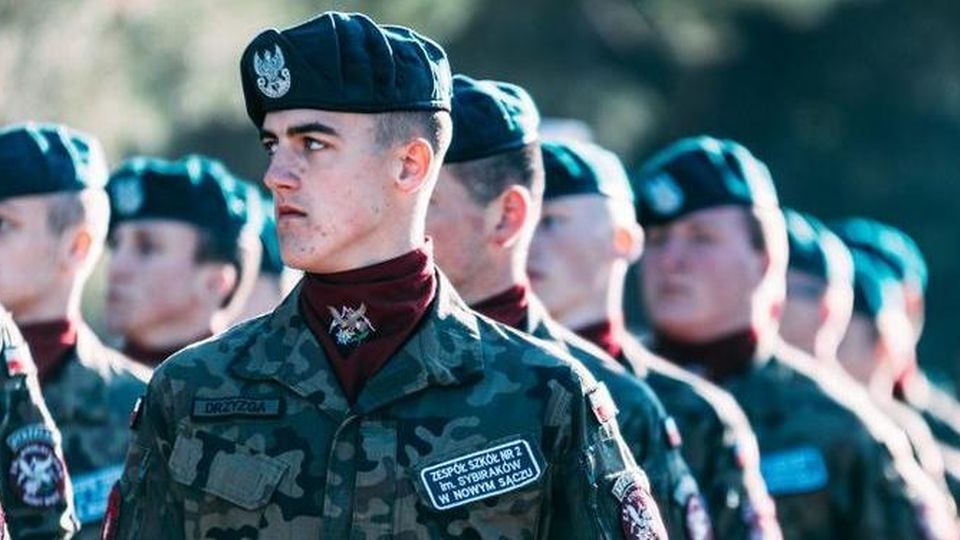 źródło: https://www.gov.pl/web/obrona-narodowa/pilotazowy-program-dla-klas-mundurowych