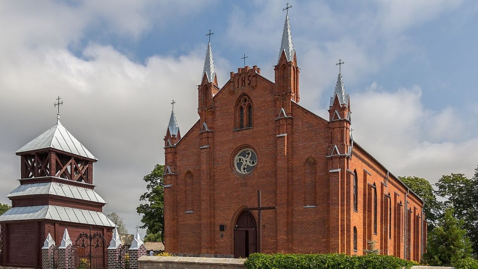 Kościół św. Andrzeja Apostoła w Naroczy. źródło: https://pl.wikipedia.org/wiki/Narocz_(agromiasteczko_w_rejonie_miadzielskim)