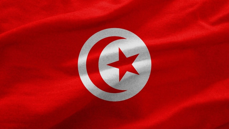 Flaga Tunezji. źródło: https://pixabay.com/pl/photos/flaga-kraj-tunezja-896891.
