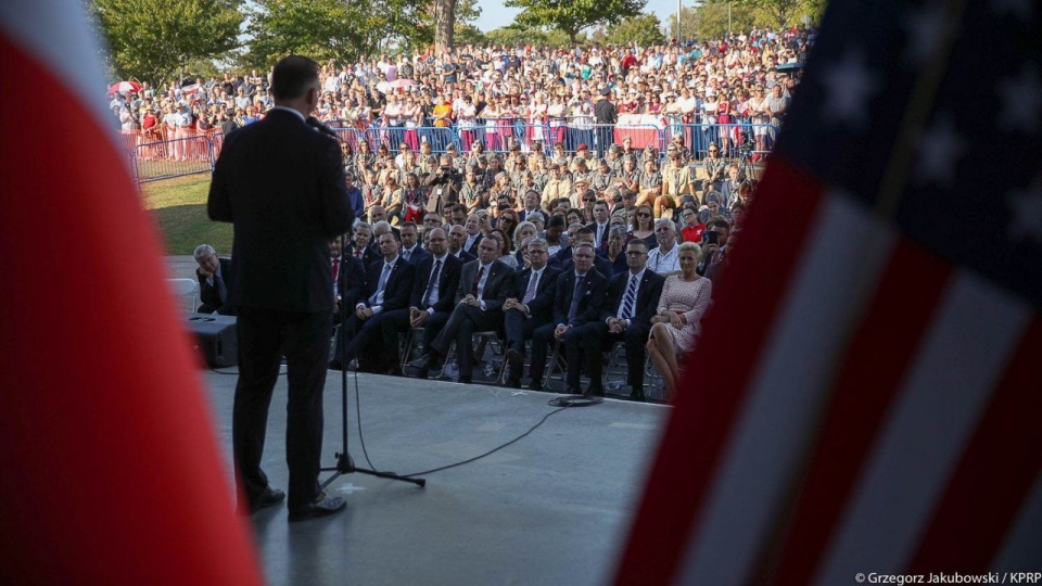 Pierwszym punktem programu pięciodniowej wizyty Andrzeja Dudy w Stanach Zjednoczonych było spotkanie z amerykańską Polonią w New Britain w stanie Connecticut. Fot. twitter.com/prezydentpl