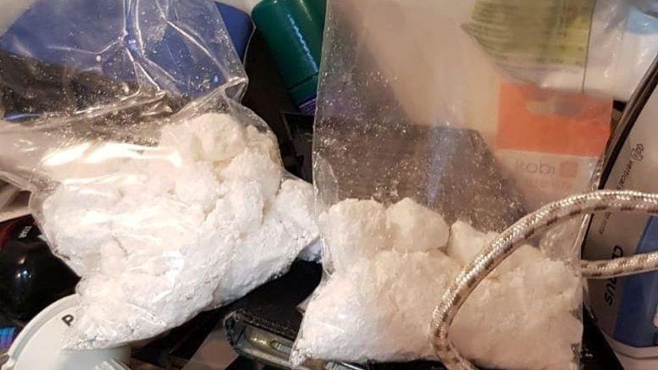 Funkcjonariusze podczas przeszukania znaleźli w jego mieszkaniu 250 gramów amfetaminy. źródło: http://zachodniopomorska.policja.gov.pl/sz/aktualnosci/aktualnosci/28289,Blisko-cwierc-kilograma-narkotykow-w-mieszkaniu.html