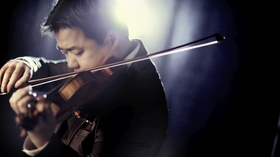 NING FENG gra na skrzypcach Antonio Stradivariego z 1721 roku. Fot. Lawrence Tsang.