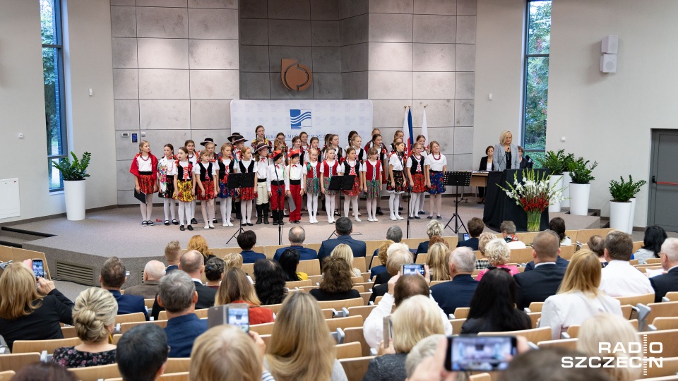 Na Wydziale Elektrycznym Zachodniopomorskiego Uniwersytetu Technologicznego, medale wręczył wiceminister edukacji, Maciej Kopeć. Fot. Robert Stachnik [Radio Szczecin]