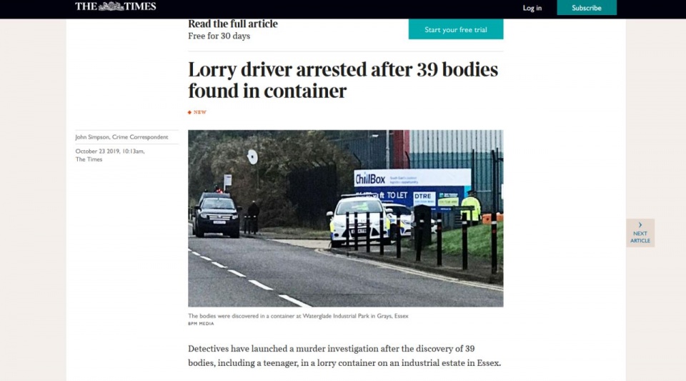 Brytyjska policja aresztowała 25-letniego kierowcę ciężarówki, w naczepie której minionej nocy znaleziono 39 ciał. źródło: https://www.thetimes.co.uk/edition/news/lorry-driver-arrested-after-39-bodies-found-in-container-9cfk2xj29