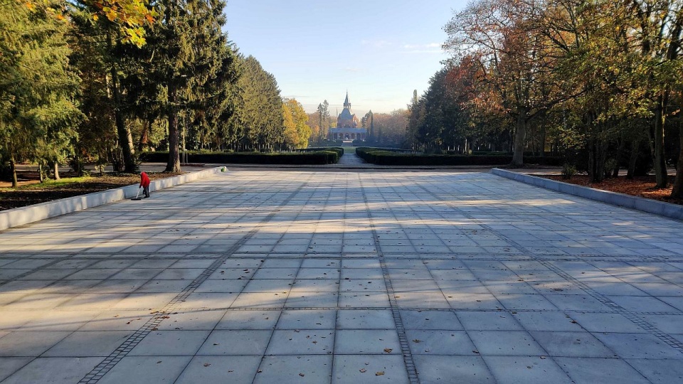 Zakończył się remont Placu Defiladowego na Cmentarzu Centralnym w Szczecinie. Fot. ZUK