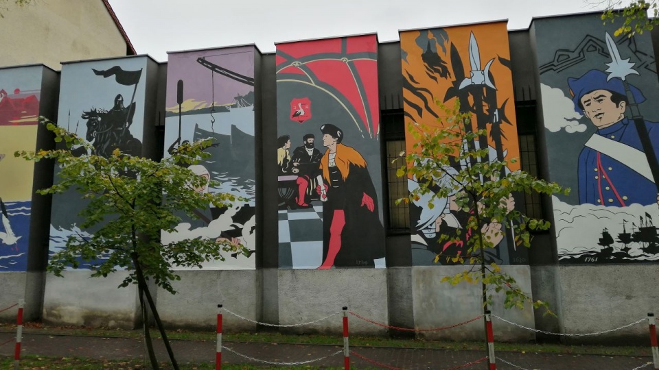 Mural można podziwiać na tyłach głównego oddziału Muzeum Oręża Polskiego. Fot. Przemysław Polanin [Radio Szczecin]