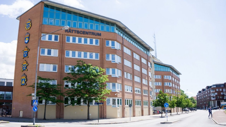 Gmach będący siedzibą sądu rejonowego, prokuratury i komendy miejskiej policji w Malmö. Fot. Przemysław Gołyński [Radio Szczecin]