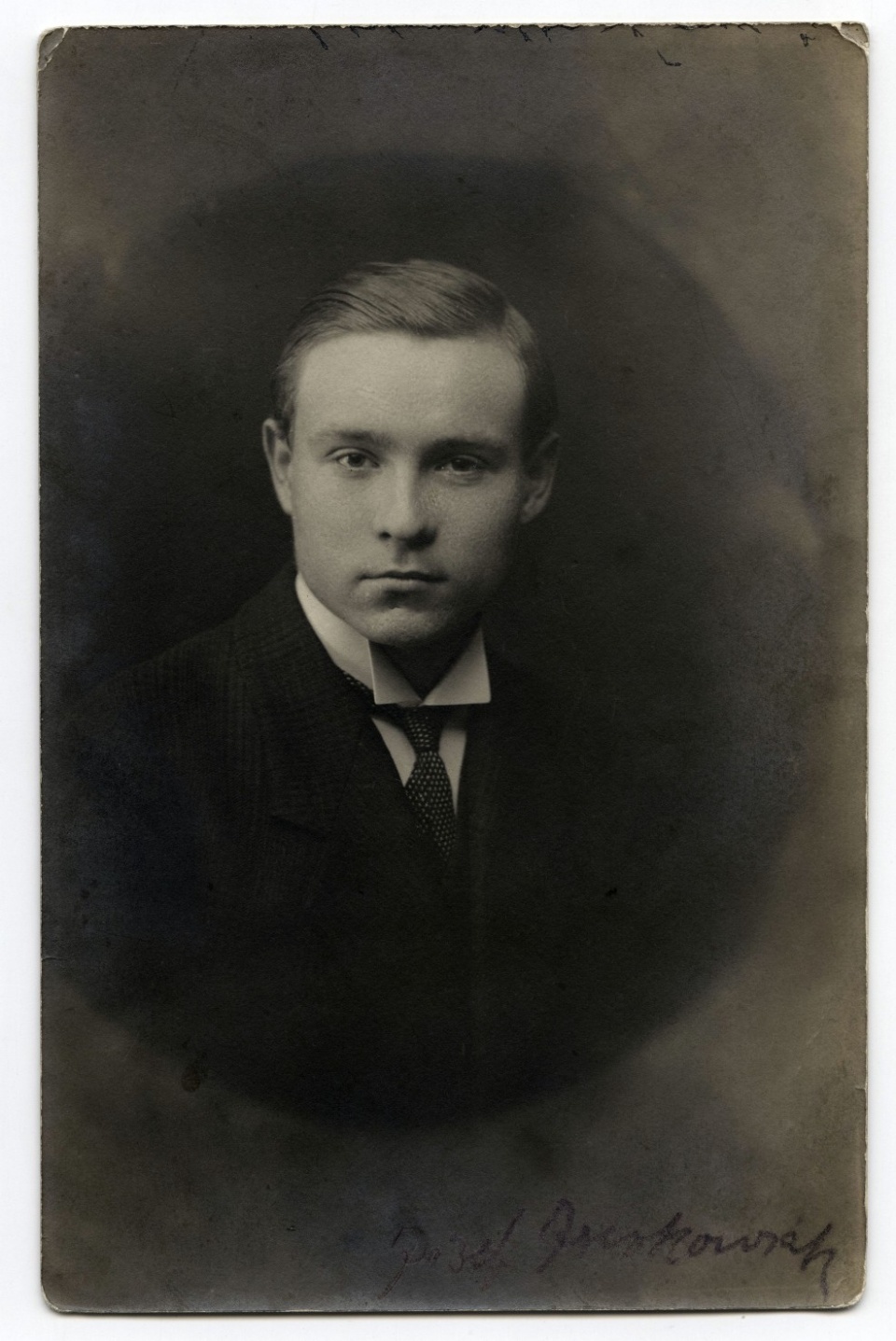 Zdjęcia ze zbiorów wnuka bohatera książki - Ludomira Niemca.