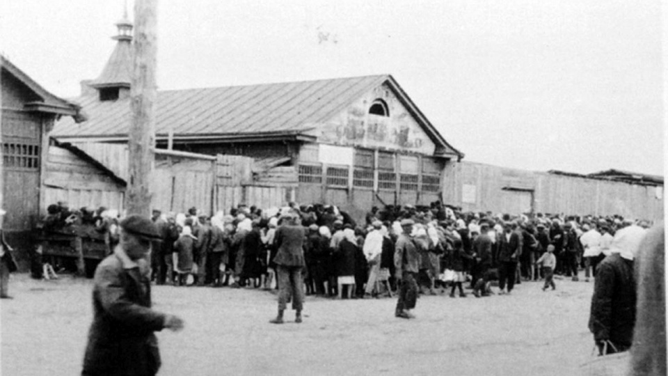 Kolejka po chleb za dewizy, Torgsin - Charków 1932. https://pl.wikipedia.org/wiki/Wielki_g%C5%82%C3%B3d_na_Ukrainie