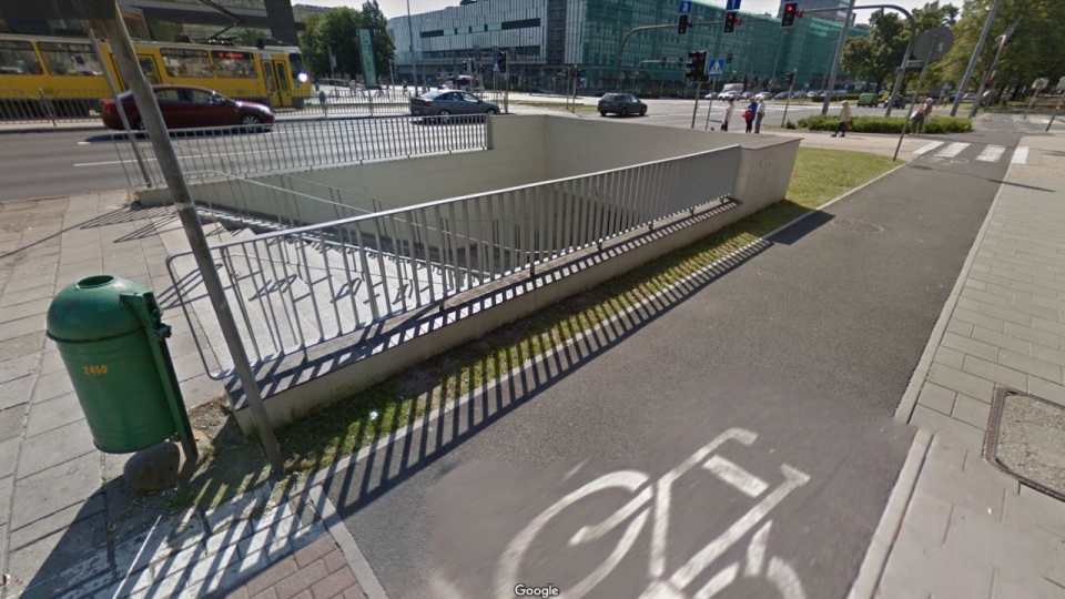 Przejście podziemne pod al. Wyzwolenia zamknięte. źródło: https://www.google.com/maps/