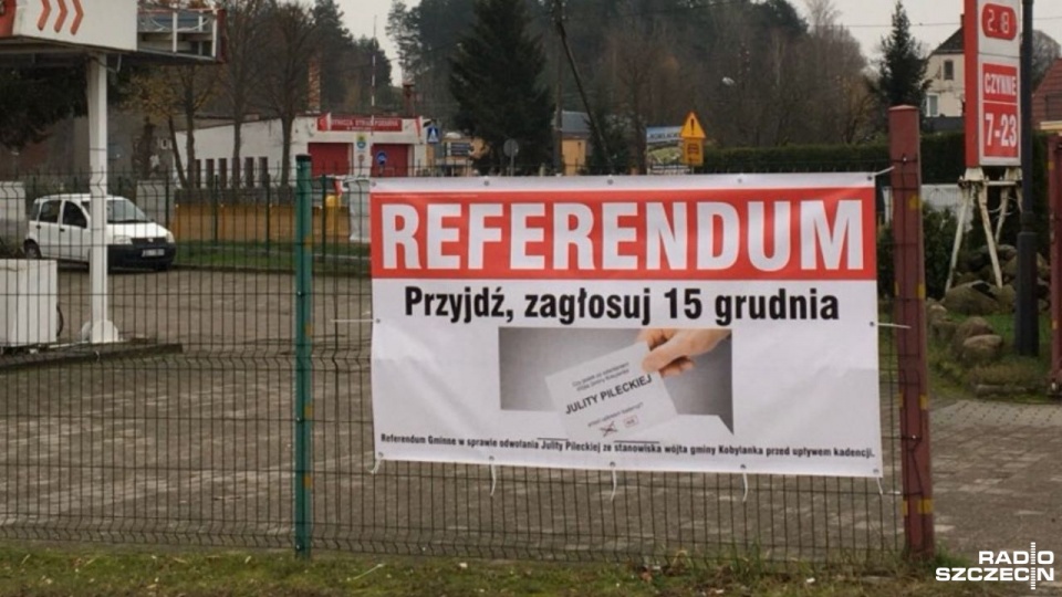 Inicjatorzy referendum wywiesili w gminie ponad 20 banerów zachęcających do głosowania. Fot. Sławomir Orlik [Radio Szczecin]