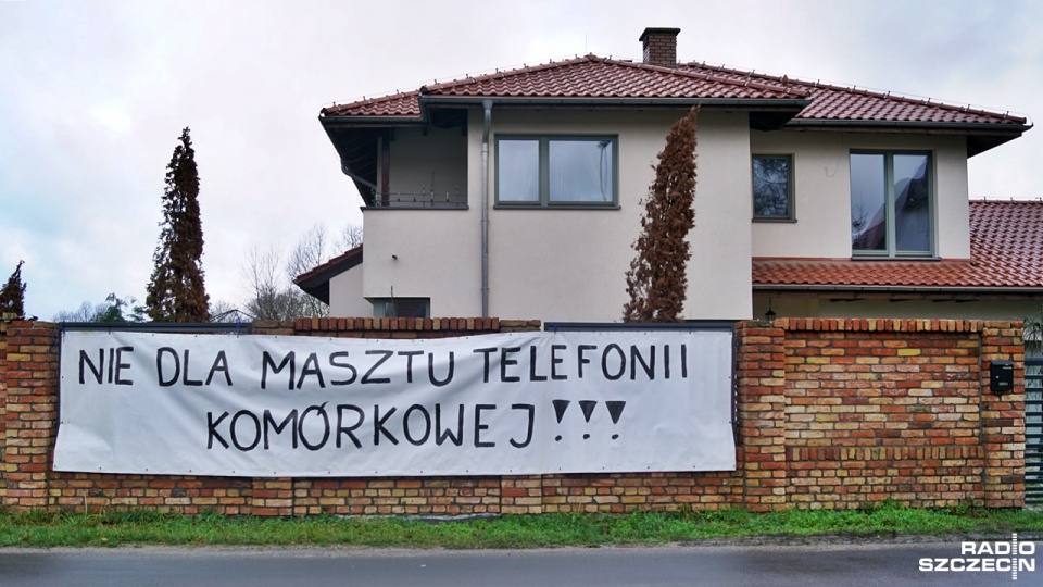 Mieszkańcy trzech miejscowości podszczecińskiej gminy Dobra protestują. Fot. Adam Wosik [Radio Szczecin]