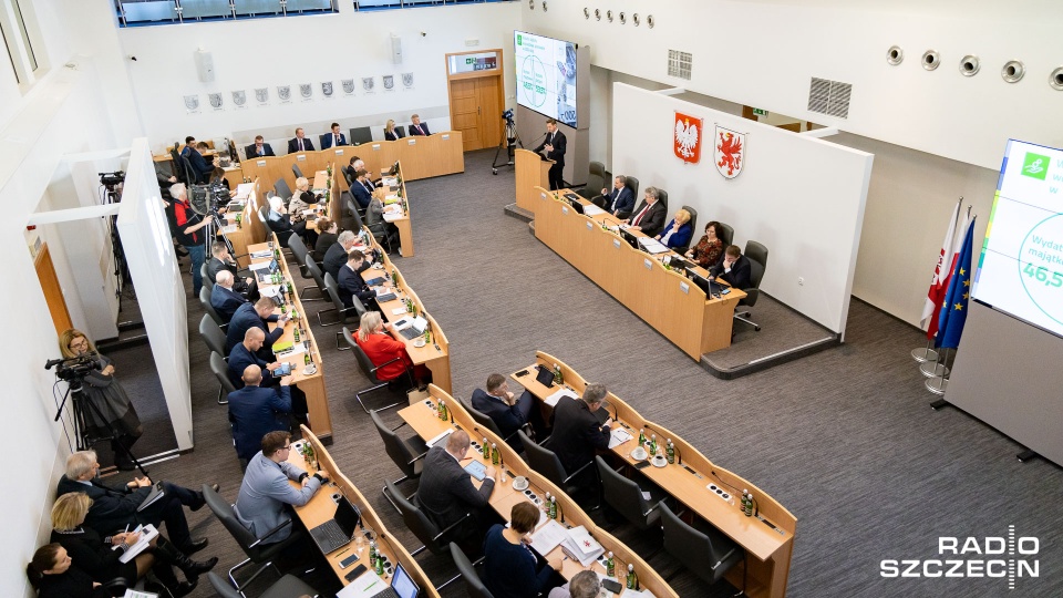W sejmiku rządzi KO wspólnie z radnymi PSL, jednym z SLD oraz Bezpartyjnymi wybranymi z komitetu prezydenta Szczecina. Fot. Robert Stachnik [Radio Szczecin]