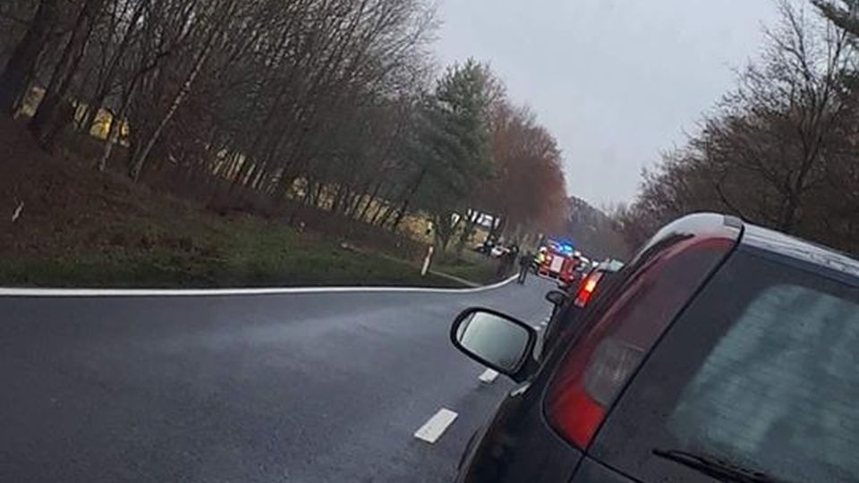Przejazd drogą nr 20 w Dzwonowie jest utrudniony - wprowadzono ruch wahadłowy. źródło: Facebook Grupa Suszą! Szczecin