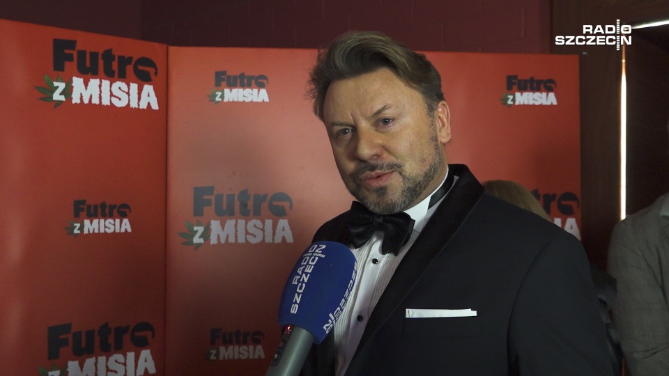 Kinowa premiera polskiej komedii kryminalnej z Przemysławem Sadowskim, Olafem Lubaszenką, Cezarym Pazurą czy Izą Miko odbyła się w sobotę wieczorem w Szczecinie. Fot.: Mateusz Papke [Radio Szczecin]