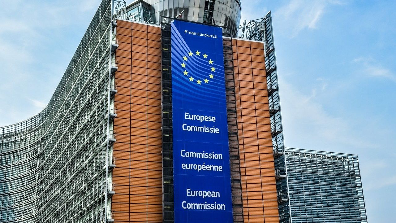 Komisja Europejska obniżyła prognozy gospodarcze dla Unii, w tym dla Polski, w związku z wojną na Ukrainie.
