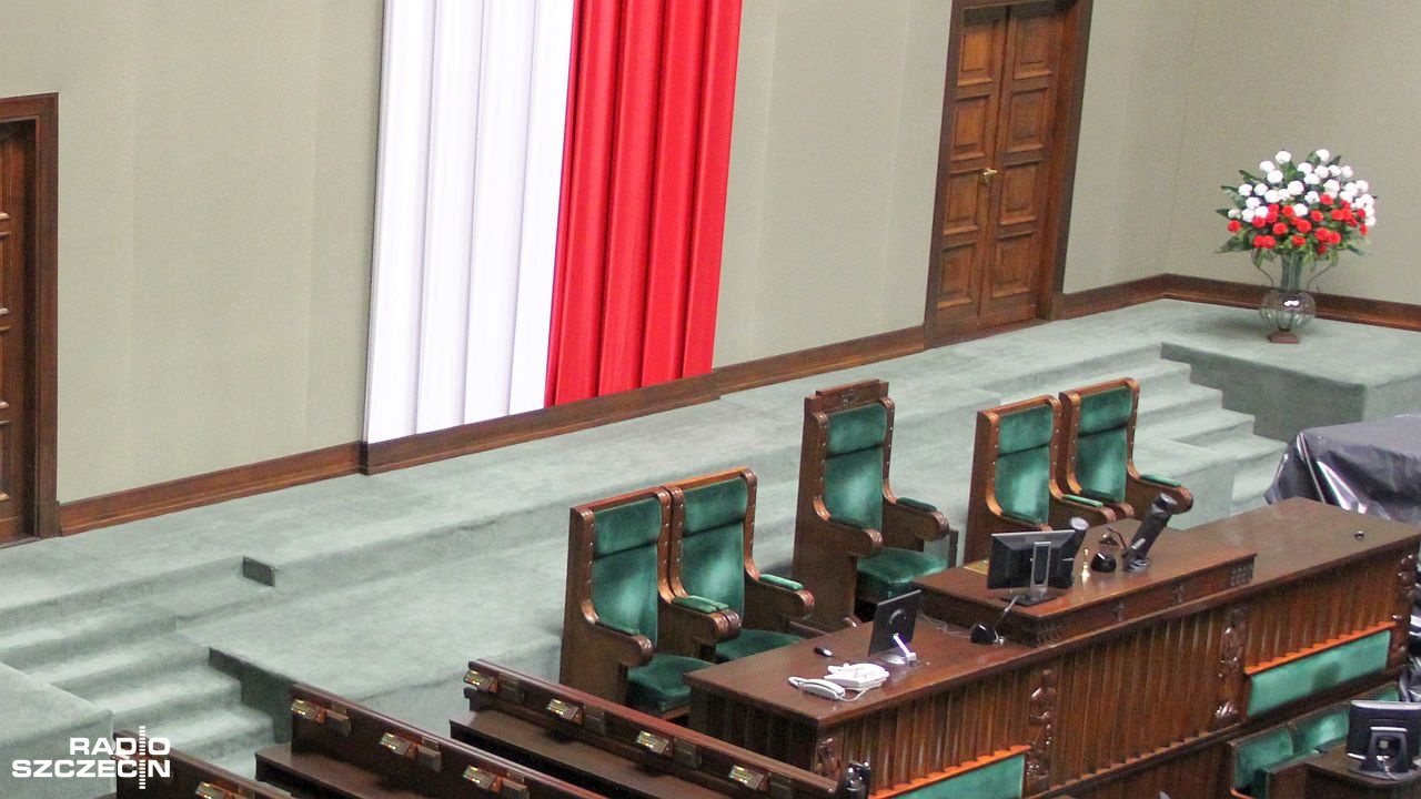 Posłowie Koalicji Obywatelskiej złożyli wniosek o zwołania nadzwyczajnego posiedzenia sejmowej komisji edukacji, nauki i młodzieży.