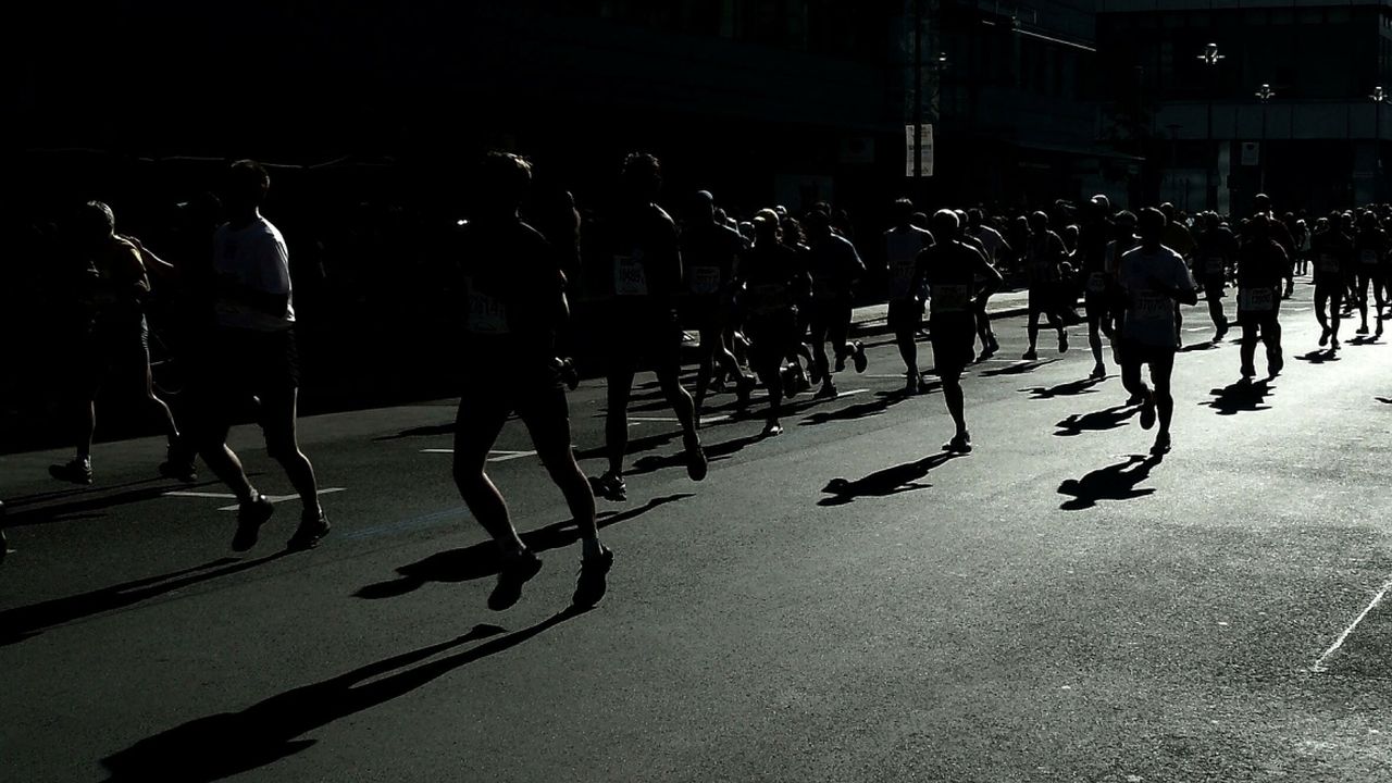 Ponad 700 osób szykuje sportowe buty na 6. edycję Szczecińskiego Biegu Nocnego. Listy są wciąż otwarte, jednak pakiety wyprzedają się bardzo szybko - informuje Żegluga Szczecińska.