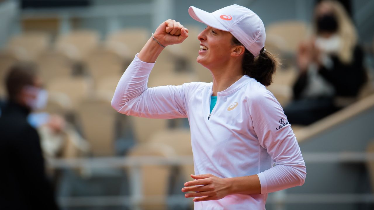 Liderka światowego rankingu tenisistek Iga Świątek awansowała do czwartej rundy wielkoszlemowego turnieju French Open.