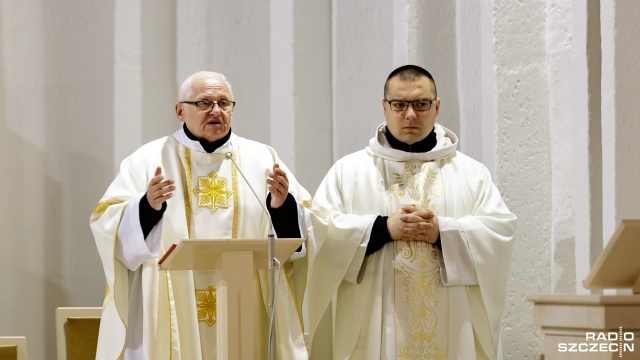 Fot. Robert Stachnik [Radio Szczecin] Modlitwą uczczono pamięć o śp. Longinie Komołowskim [ZDJĘCIA]