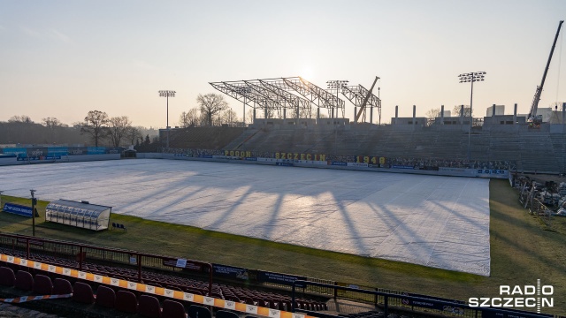 Budowa stadionu Pogoń Szczecin. Fot. Robert Stachnik [Radio Szczecin] Stadiony piłkarskie w Szczecinie się rozrastają [WIDEO, ZDJĘCIA]