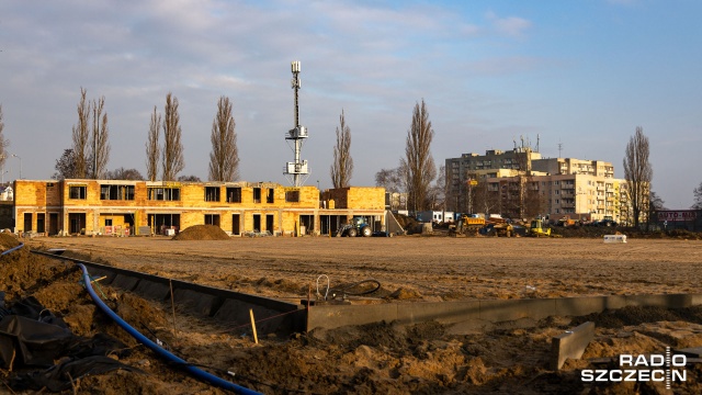Budowa stadionu przy ul. Bandurskiego. Fot. Robert Stachnik [Radio Szczecin] Stadiony piłkarskie w Szczecinie się rozrastają [WIDEO, ZDJĘCIA]