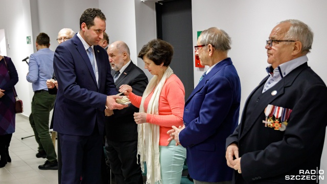 Fot. Robert Stachnik [Radio Szczecin] Działacze opozycji antykomunistycznej spotkali się na opłatku [DUŻO ZDJĘĆ]