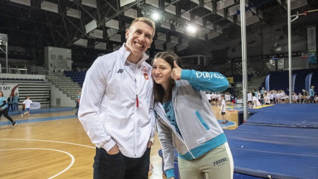 Fot. Wojciech Ochrymiuk [Radio Szczecin] Kilkaset dzieci wzięło udział w tyczkarskich warsztatach z gwiazdami sportu [WIDEO, DUŻO ZDJĘĆ]