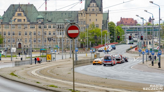 Fot. Robert Stachnik [Radio Szczecin] 3.05.2020 Stan epidemiczny. Dzień pięćdziesiąty - Szczecin. Ulica ks. Kardynała Stefana Wyszyńskiego. [WIDEO, DUŻO ZDJĘĆ]
