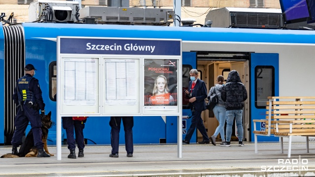 Fot. Robert Stachnik [Radio Szczecin] 11.05.2020 Stan epidemiczny. Dzień pięćdziesiąty siódmy. Szczecin Główny [WIDEO, DUŻO ZDJĘĆ]