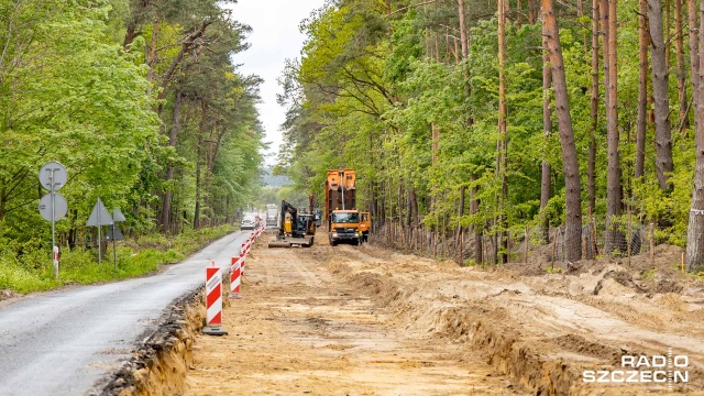 Fot. Robert Stachnik [Radio Szczecin] Z Dobrej do Szczecina. Nowa, asfaltowa trasa dla cyklistów [WIDEO, ZDJĘCIA]