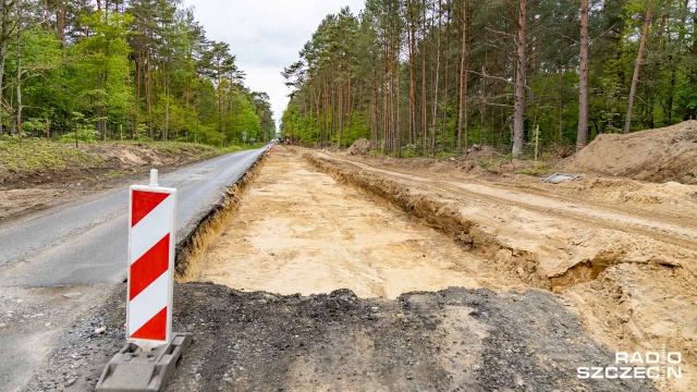Fot. Robert Stachnik [Radio Szczecin] Z Dobrej do Szczecina. Nowa, asfaltowa trasa dla cyklistów [WIDEO, ZDJĘCIA]