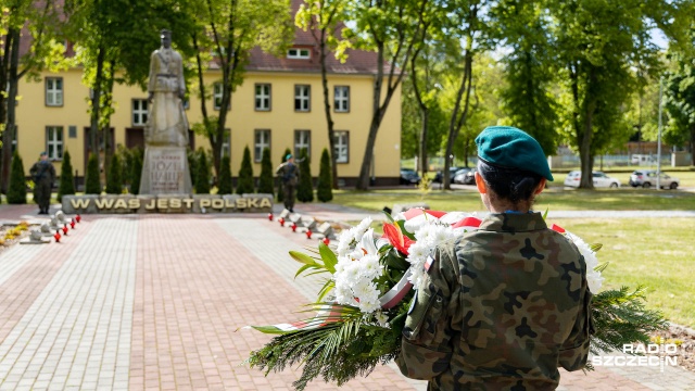 Fot. Robert Stachnik [Radio Szczecin] Ponad 800 żołnierzy otrzymało wyróżnienia z okazji święta 12. BZ [WIDEO, ZDJĘCIA]