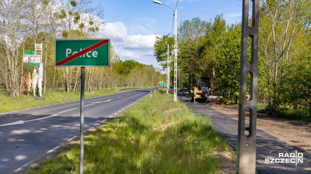 Fot. Robert Stachnik [Radio Szczecin] Końcowy etap budowy ścieżki rowerowej z Polic do Trzebieży [WIDEO, ZDJĘCIA]