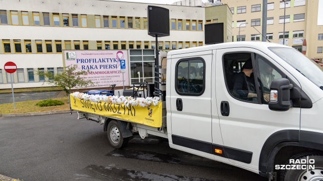 Fot. Robert Stachnik [Radio Szczecin] Zastrzyk muzyki dla szczecińskich medyków [DUŻO ZDJĘĆ]