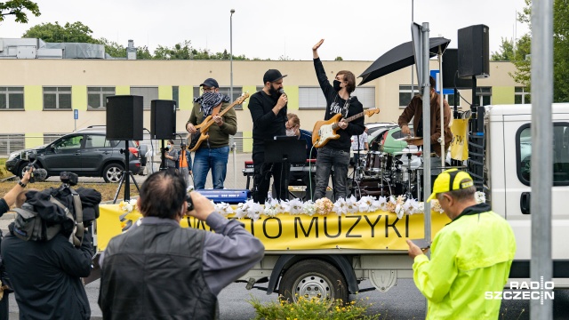 Fot. Robert Stachnik [Radio Szczecin] Zastrzyk muzyki dla szczecińskich medyków [DUŻO ZDJĘĆ]
