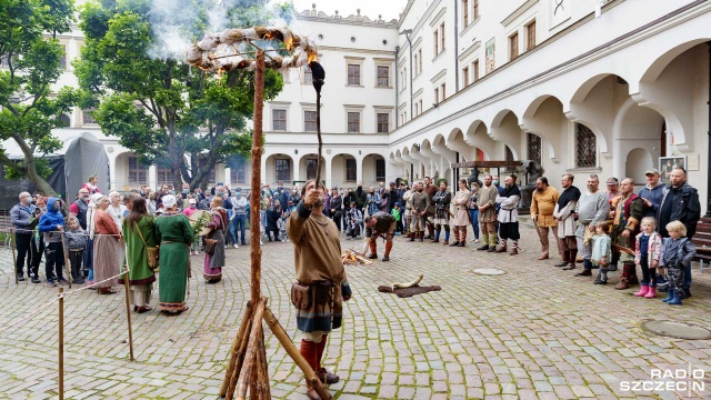 Fot. Robert Stachnik [Radio Szczecin] Tradycji stało się zadość. Jedna z pierwszych imprez na Zamku od kilku miesięcy [DUŻO ZDJĘĆ]