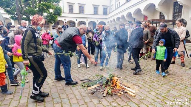 Fot. Robert Stachnik [Radio Szczecin] Tradycji stało się zadość. Jedna z pierwszych imprez na Zamku od kilku miesięcy [DUŻO ZDJĘĆ]